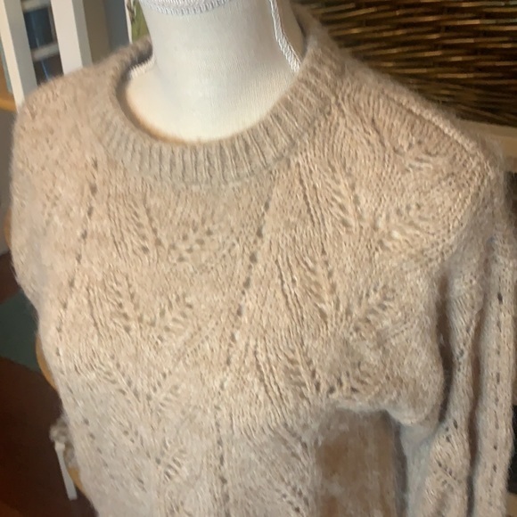 American Eagle‎ Tan Cropped Fit Sweater Size Medium - Picture 2 of 8